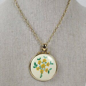 Vintage Hand Painted Yellow Flower Porcelain Pendant Necklace 24 Inch Gold-Tone